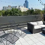 Stunning Apartment With Spacious Private Rooftop!