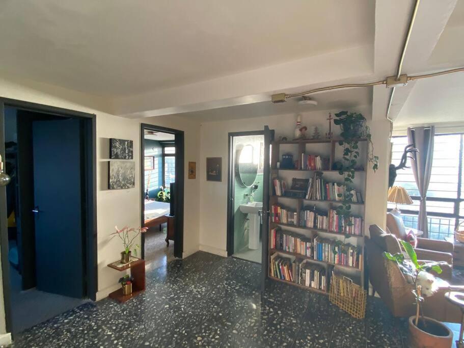 Stunning With Spacious Private Rooftop! Apartment *