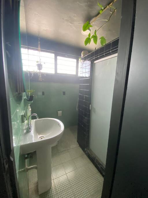 Stunning With Spacious Private Rooftop! Apartment *