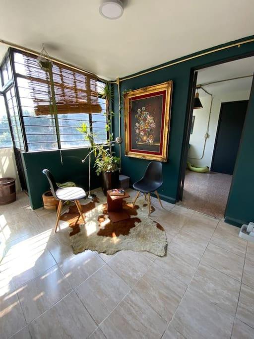 Apartment Stunning With Spacious Private Rooftop!