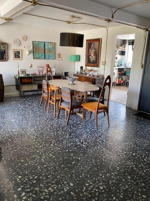 Stunning With Spacious Private Rooftop! Apartment